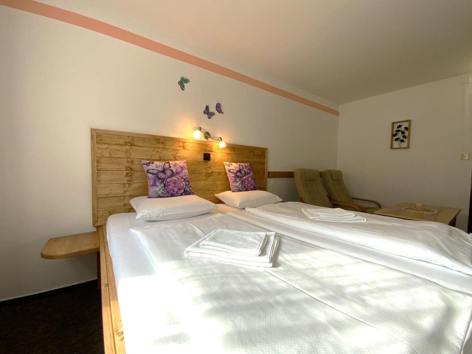 Rodinny "Hotel U Mustku" Desná Extérieur photo