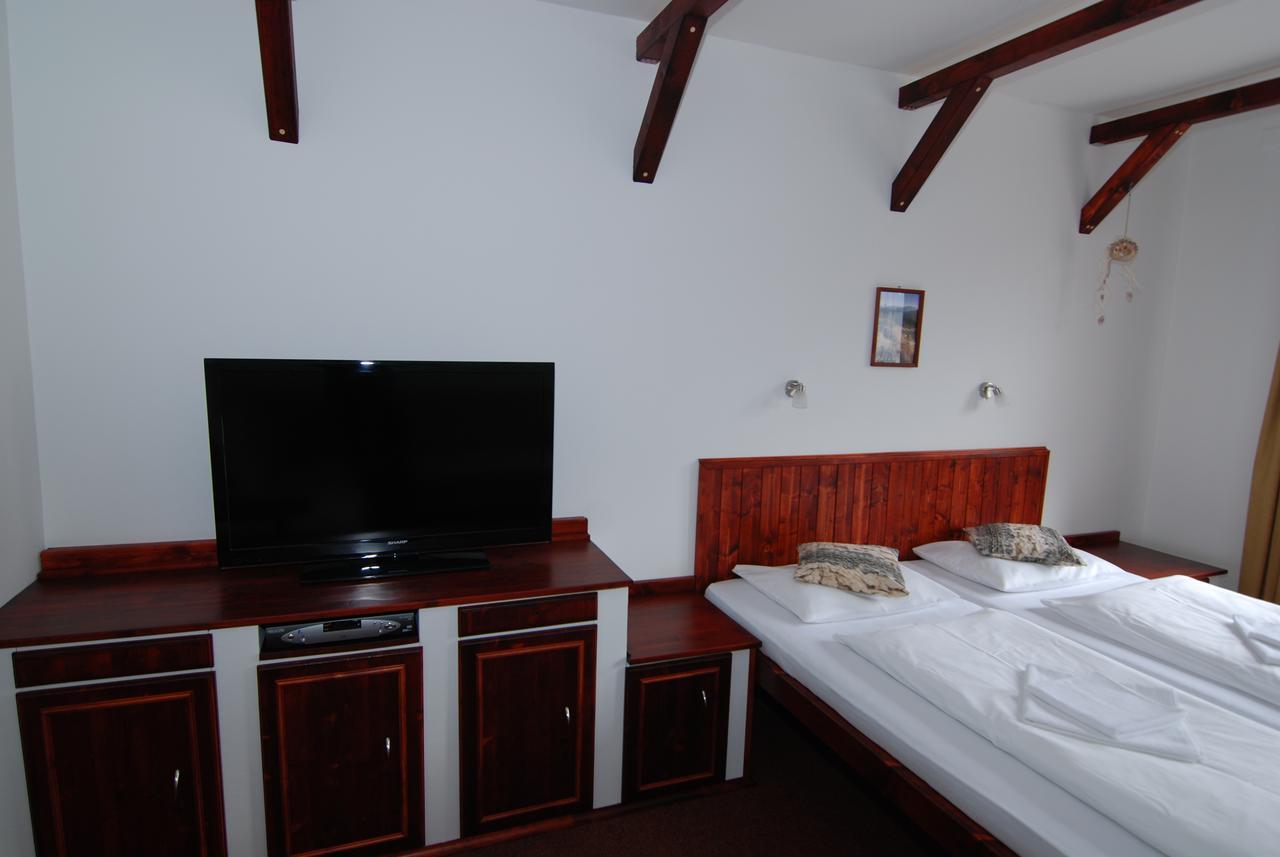 Rodinny "Hotel U Mustku" Desná Extérieur photo