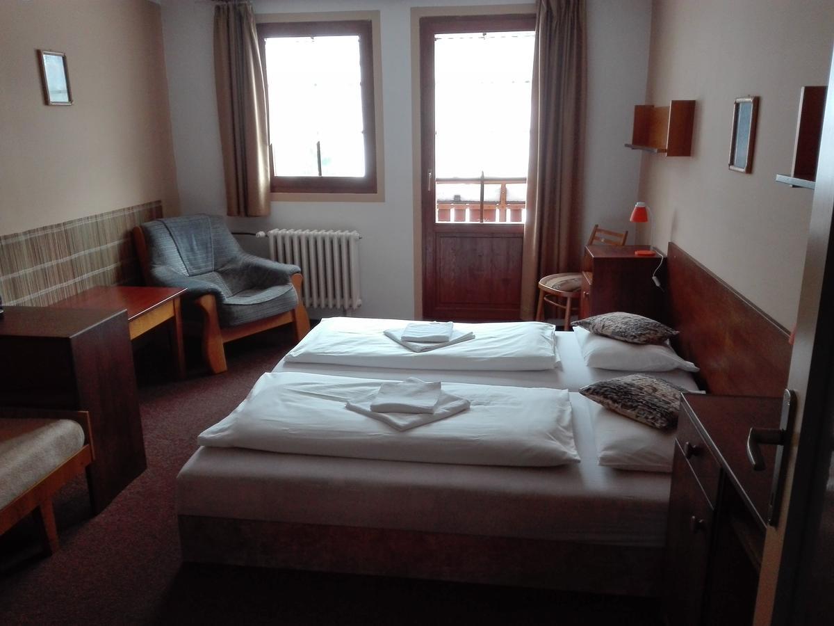 Rodinny "Hotel U Mustku" Desná Extérieur photo